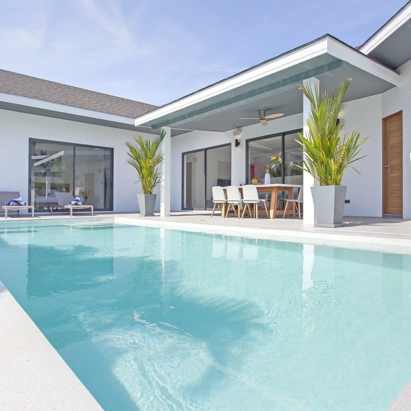Piscine de Dream Garden Pool Villa en journée