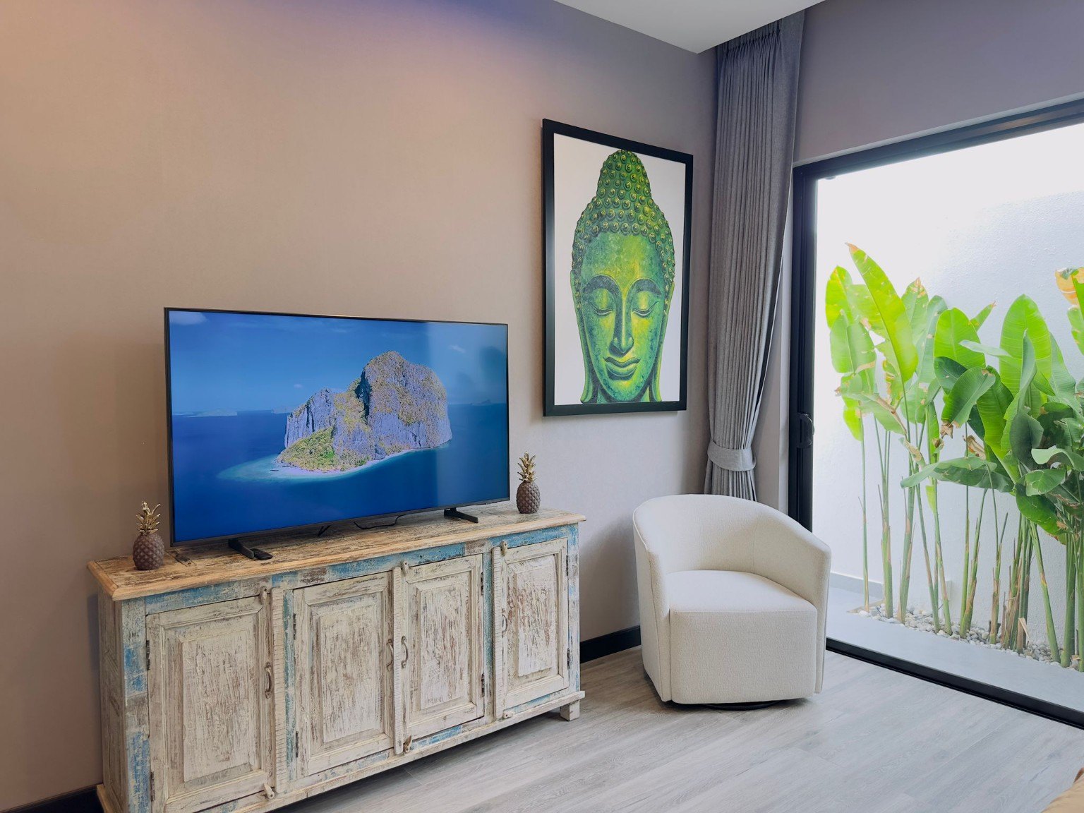 Villa Manon television area